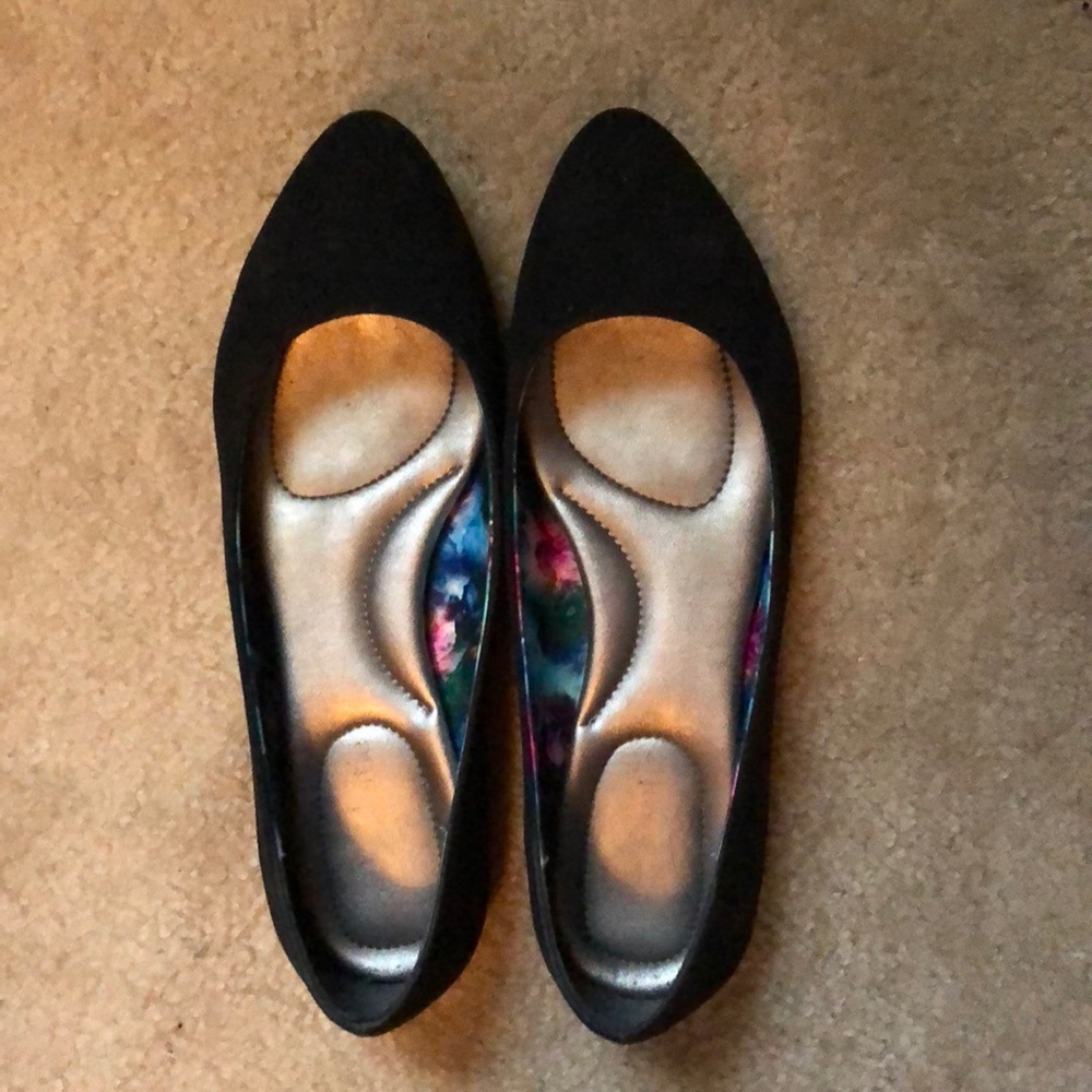 Black ballet flats